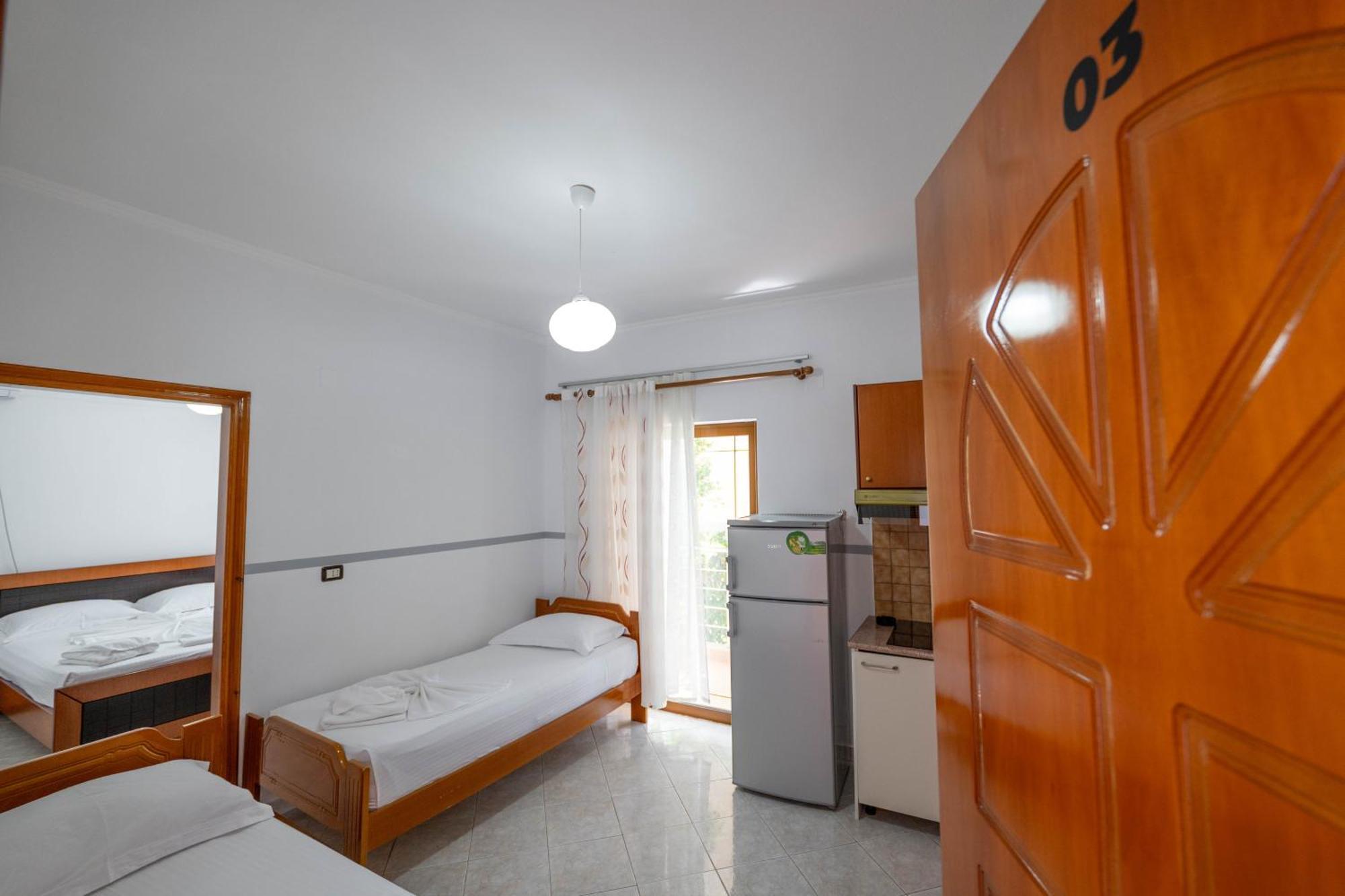 Apartments Mario Ксамил Экстерьер фото